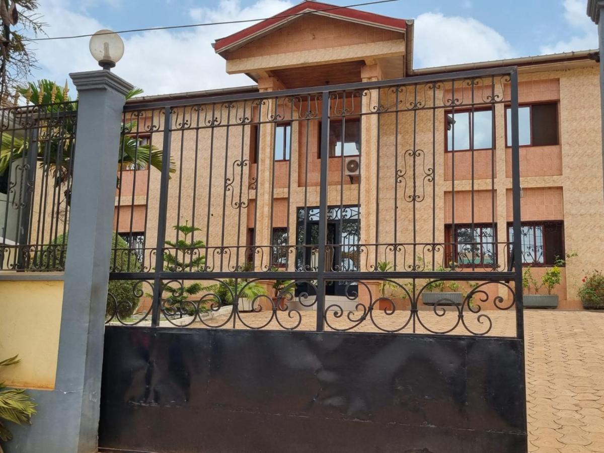 Appart'hotel Mireille Yaoundé Buitenkant foto