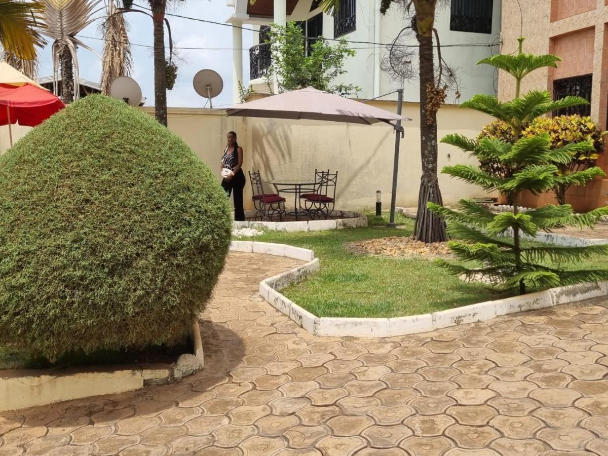 Appart'hotel Mireille Yaoundé Buitenkant foto