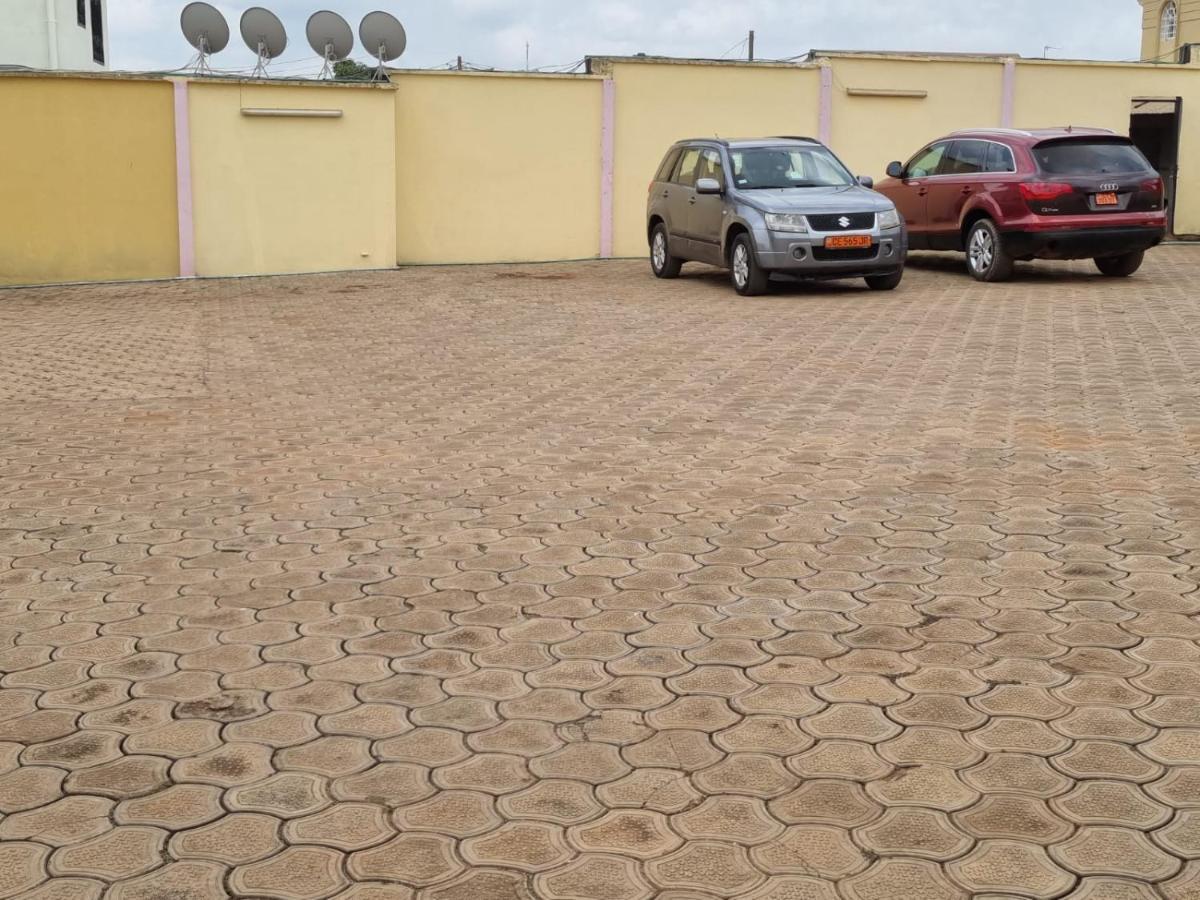 Appart'hotel Mireille Yaoundé Buitenkant foto