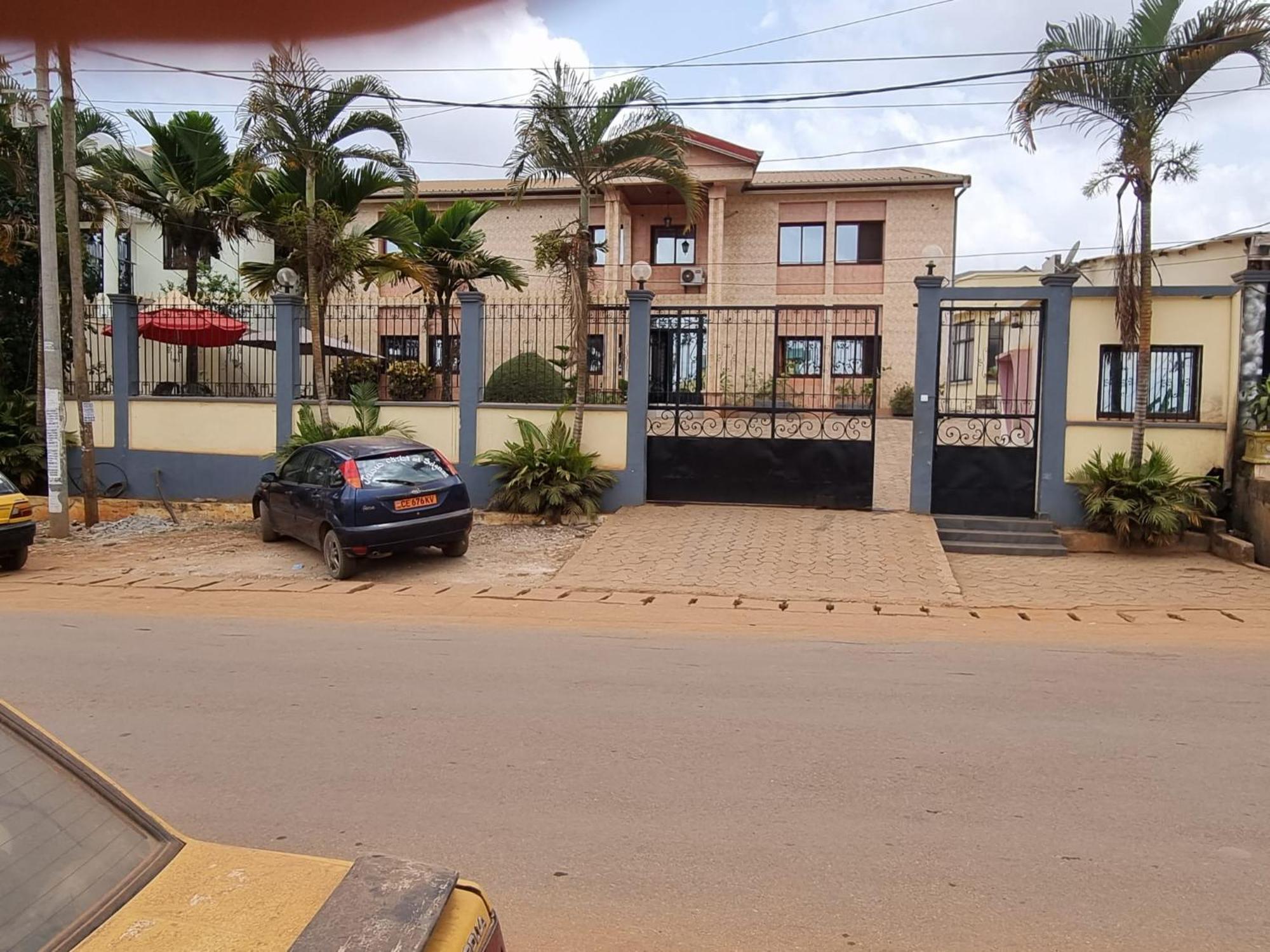 Appart'hotel Mireille Yaoundé Buitenkant foto